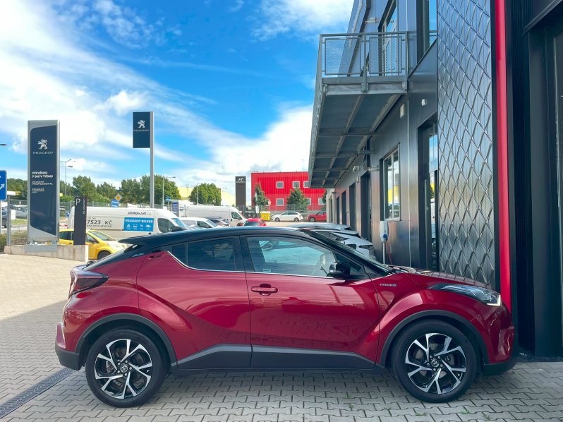 Toyota C-HR SELECTION 1.8 HYBRID 90 kW full