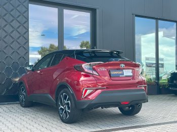 Toyota C-HR SELECTION 1.8 HYBRID 90 kW full