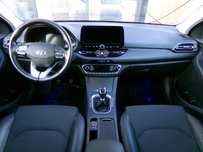 Hyundai i30 STYLE 1,5 TGDi MHEV 117kW full