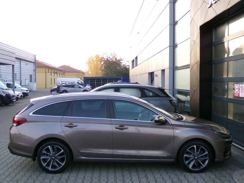 Hyundai i30 STYLE 1,5 TGDi MHEV 117kW full