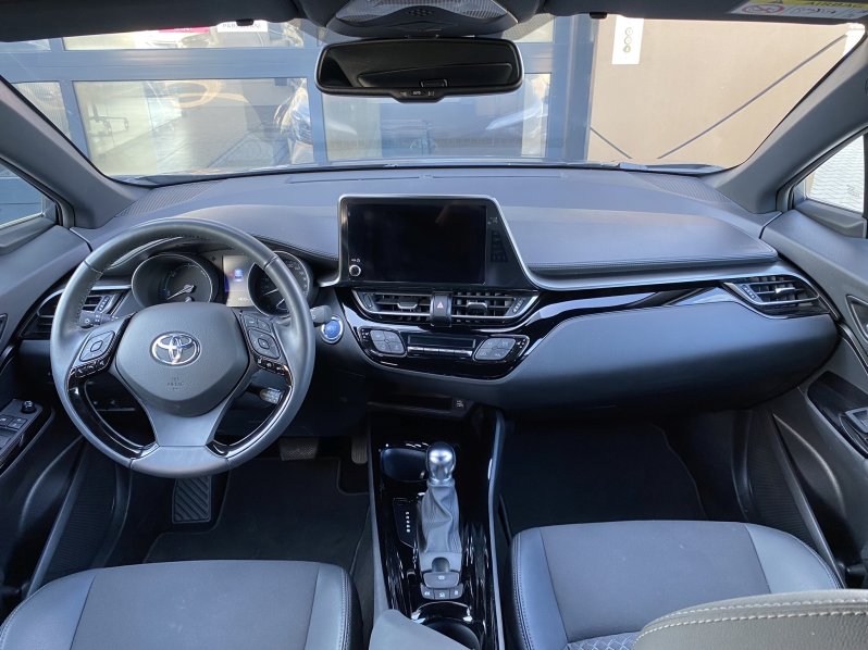 Toyota C-HR STYLE 1.8 HYBRID 122k full