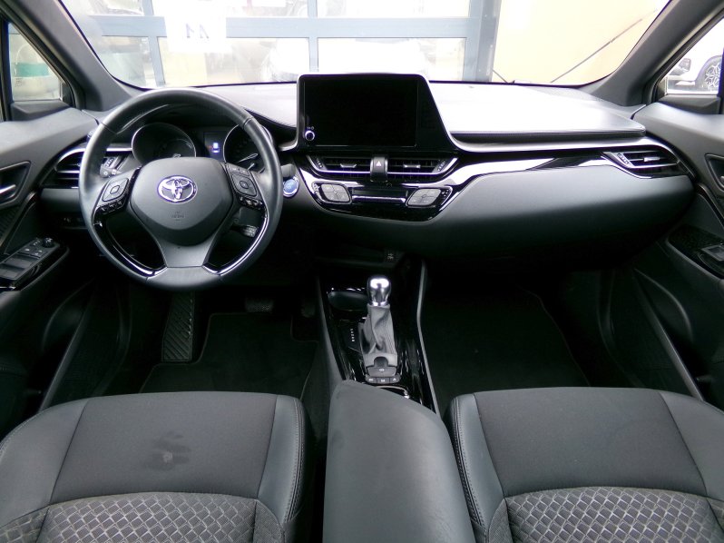 Toyota C-HR STYLE 1.8 HYBRID 122k full