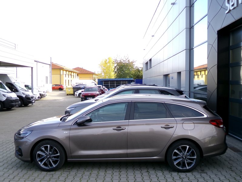 Hyundai i30 STYLE 1,5 TGDi MHEV 117kW full