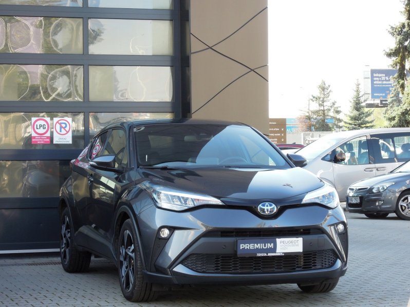 Toyota C-HR STYLE 1.8 HYBRID 122k full