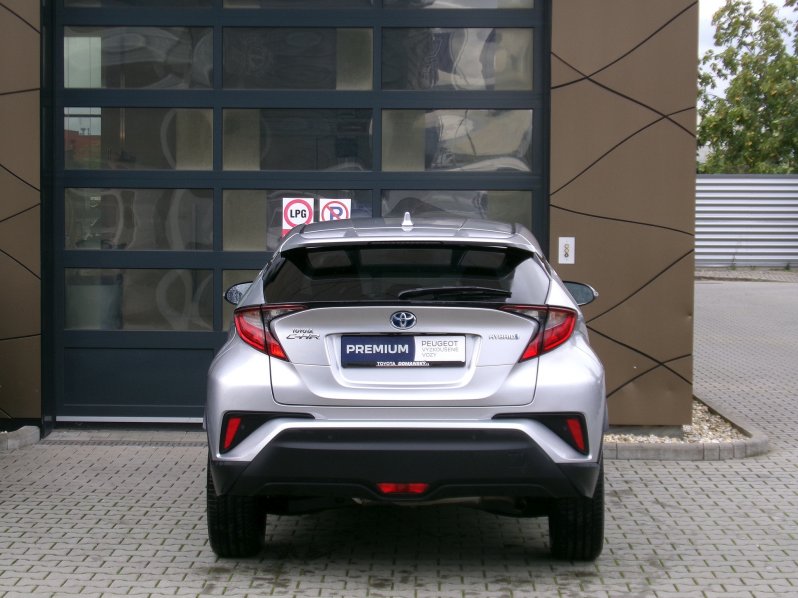 Toyota C-HR STYLE 1.8 HYBRID 122k full