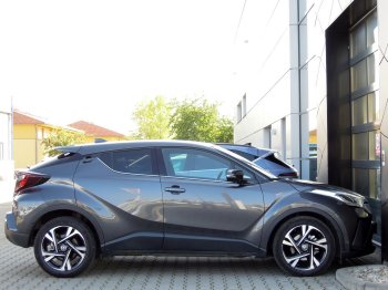 Toyota C-HR STYLE 1.8 HYBRID 122k full