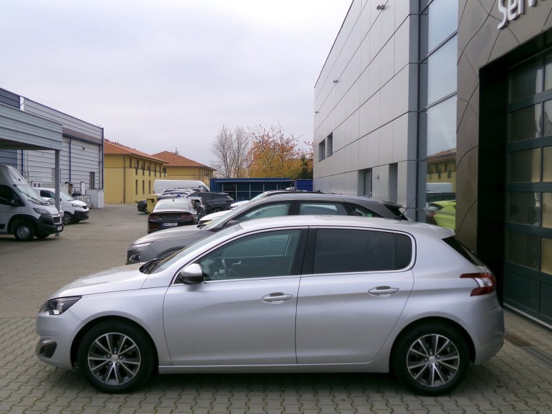 Peugeot 308 ALLURE+ 1,6 BlueHDi 74kW full