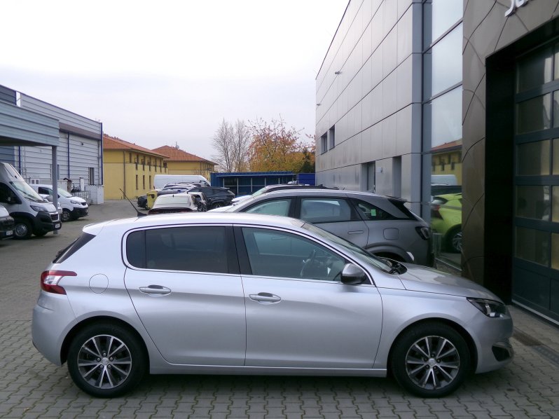 Peugeot 308 ALLURE+ 1,6 BlueHDi 74kW full